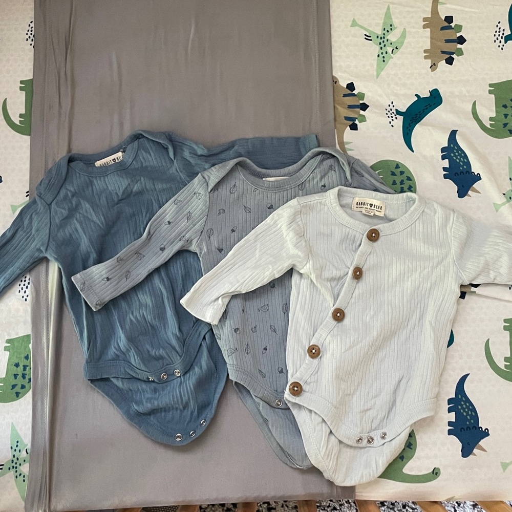 EUC Three Rabbit+Bear long sleeve onesies, sz 0-3 months